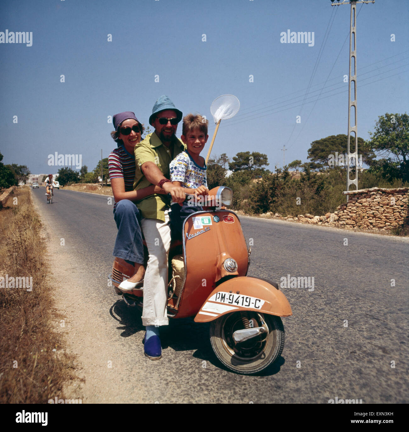 Familienausflug Ein mit der Vespa, Formentera, 1976. Une famille