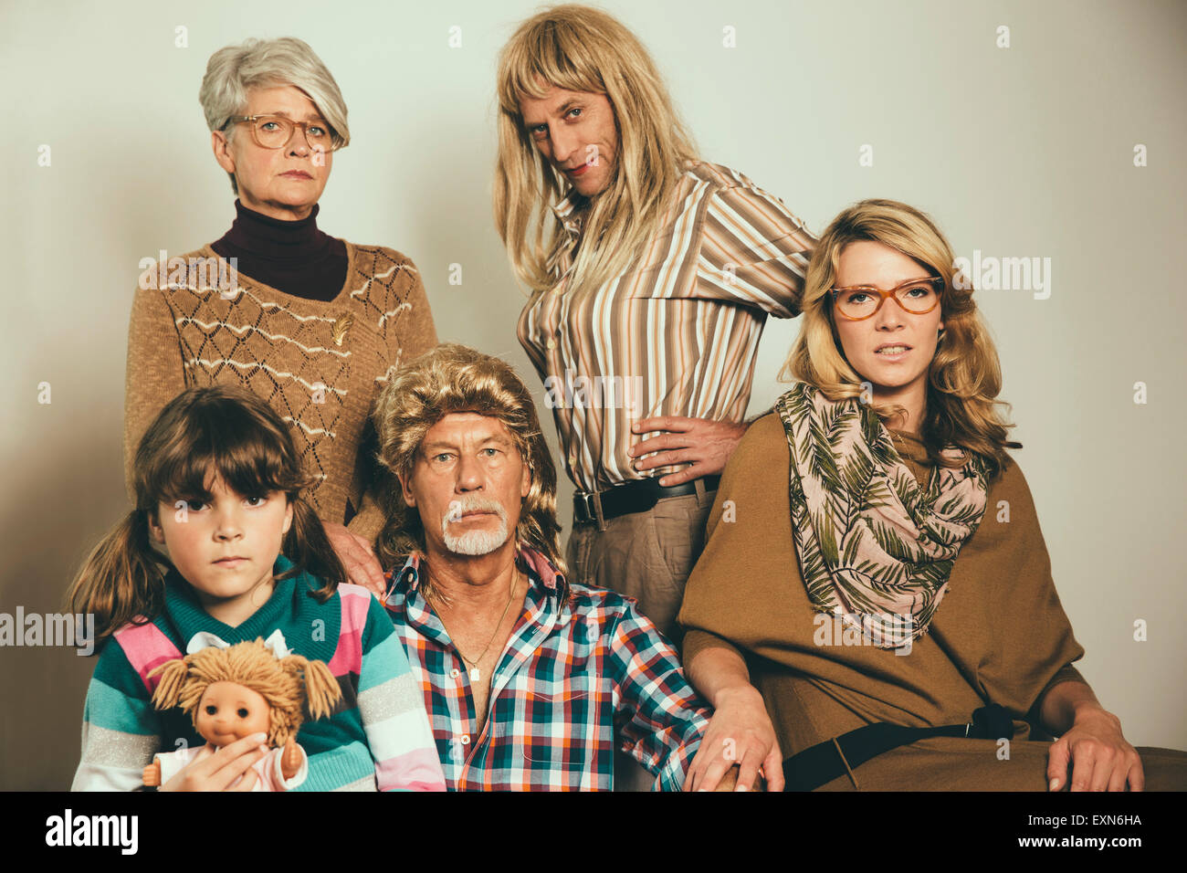 Portrait de famille habillé comme dans les années 80 Banque D'Images