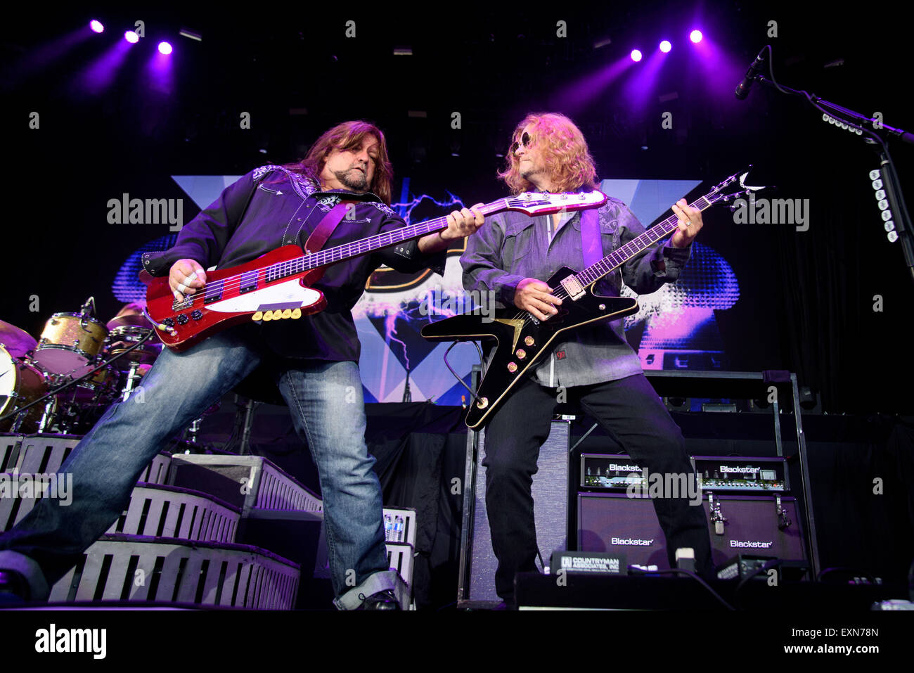 Toronto, Ontario, Canada. 14 juillet, 2015. Hard rock américain Tesla ouvert la nuit sur satge avant Def Leppard sold out show à l'Amphithéâtre Molson Canadian, à Toronto. Membres du groupe : Jeff Keith, FRANK HANNON, blé, TROY LUCCKETTA BRIAN, DAVE RUDE Crédit : Igor/Vidyashev ZUMA Wire/Alamy Live News Banque D'Images