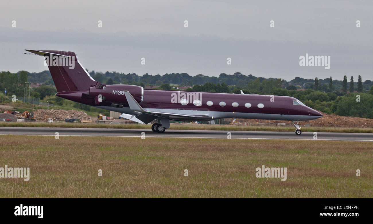 Gulfstream Aerospace Services SWR G550 N138GL arrivant à London-Luton Airport LHR Banque D'Images