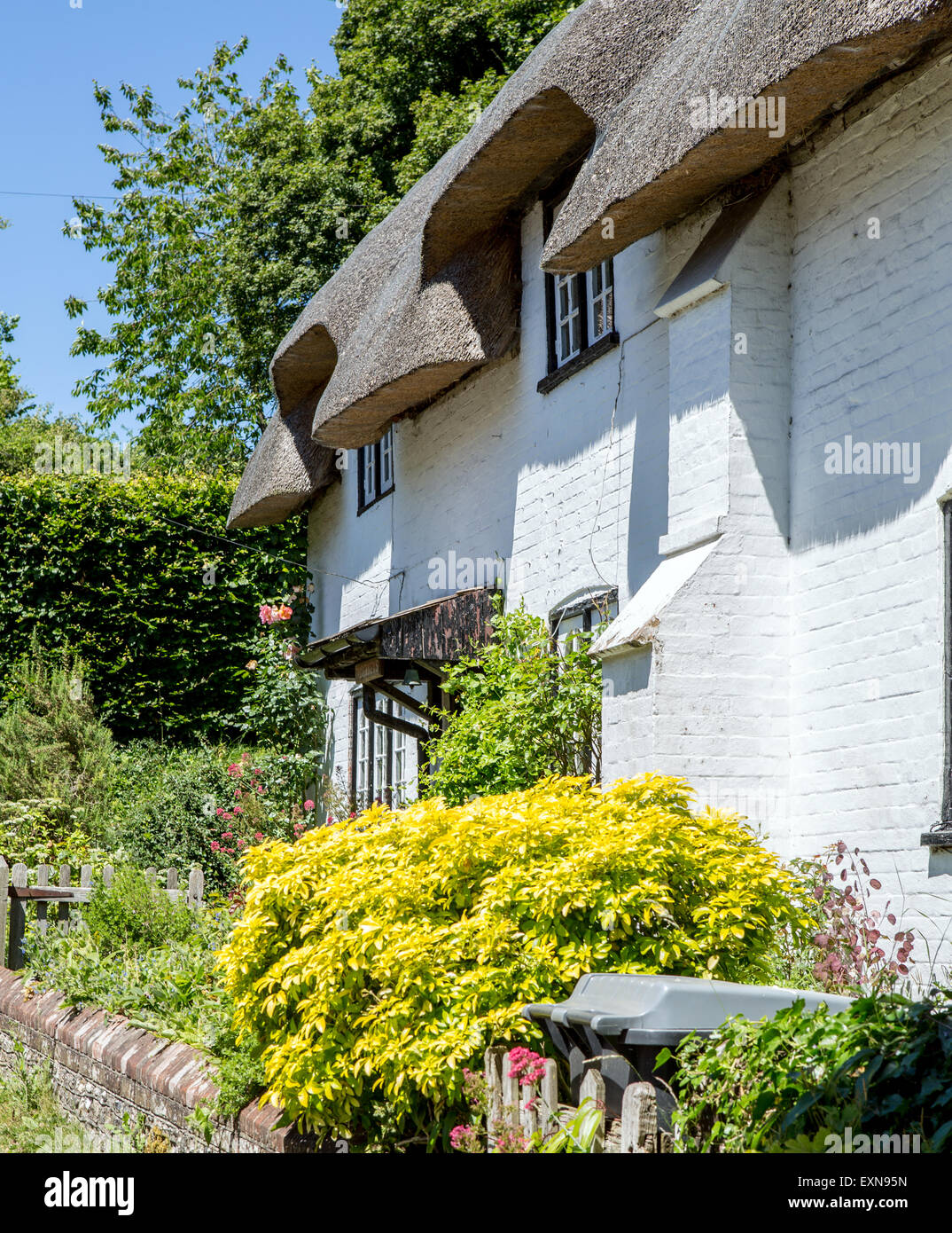 Thatched Cottage traditionnel Sussex UK Banque D'Images