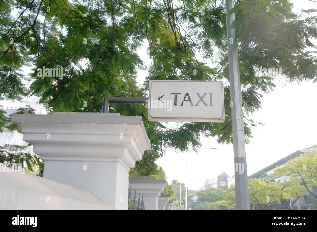 Marque blanche taxi parking Banque D'Images