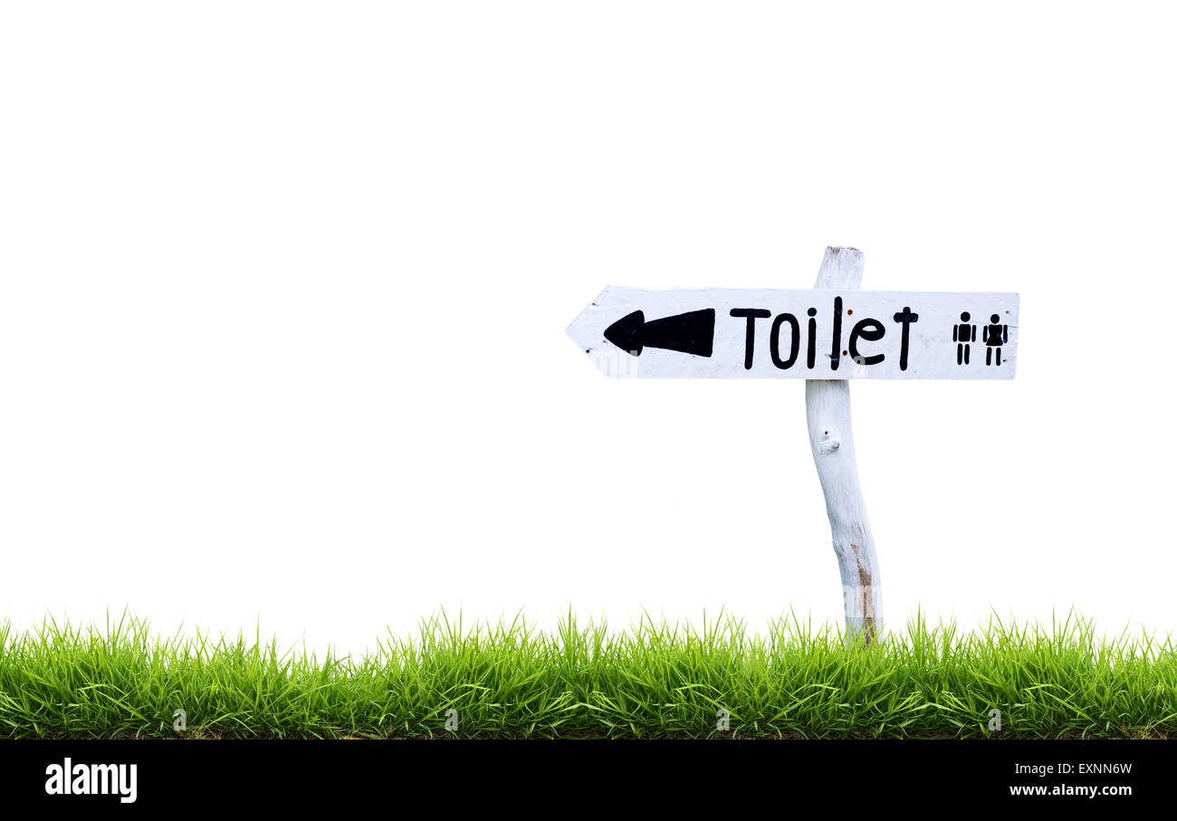 Toilettes en bois blanc signe avec l'herbe verte isolée sur fond blanc Banque D'Images