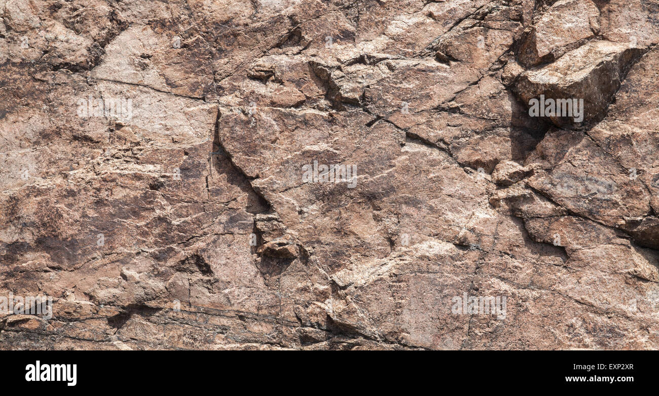 Mur de roche brune rugueuse, texture de fond de surface en pierre naturelle Banque D'Images