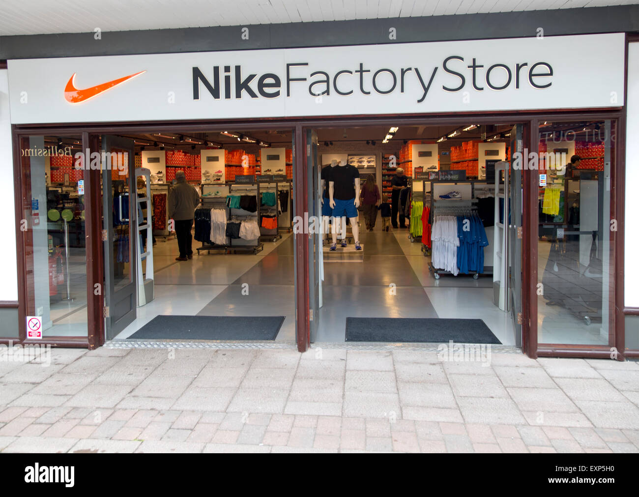 Nike factory store Banque de photographies et d'images à haute résolution -  Alamy