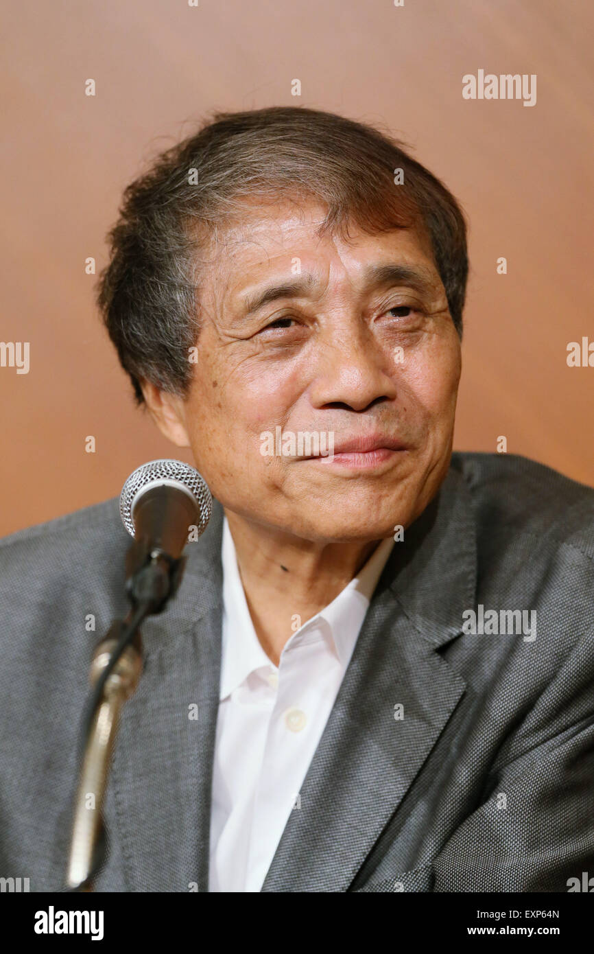 Tadao Ando, le 16 juillet 2015 : l'architecte de renommée mondiale Tadao Ando assiste à une conférence de presse à propos de la conception du stade olympique de 2020 de Tokyo à Tokyo, Japon, le 16 juillet 2015. Ando a présidé le comité qui a choisi le design de Zaha Hadid pour le nouveau Stade national, et cette décision a été remise en question récemment en raison de l'augmentation des coûts du projet. Le design est un original de construction de 162,5 milliards de yens mais les coûts devraient maintenant être 252 milliards de yen. © Yohei Osada/AFLO SPORT/Alamy Live News Banque D'Images