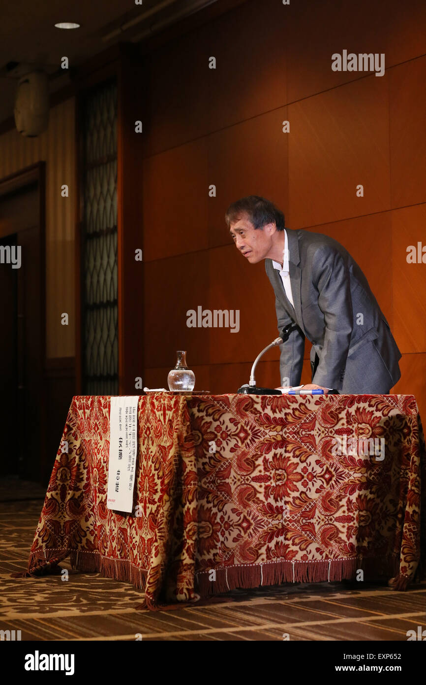 Tadao Ando, le 16 juillet 2015 : l'architecte de renommée mondiale Tadao Ando assiste à une conférence de presse à propos de la conception du stade olympique de 2020 de Tokyo à Tokyo, Japon, le 16 juillet 2015. Ando a présidé le comité qui a choisi le design de Zaha Hadid pour le nouveau Stade national, et cette décision a été remise en question récemment en raison de l'augmentation des coûts du projet. Le design est un original de construction de 162,5 milliards de yens mais les coûts devraient maintenant être 252 milliards de yen. © Yohei Osada/AFLO SPORT/Alamy Live News Banque D'Images