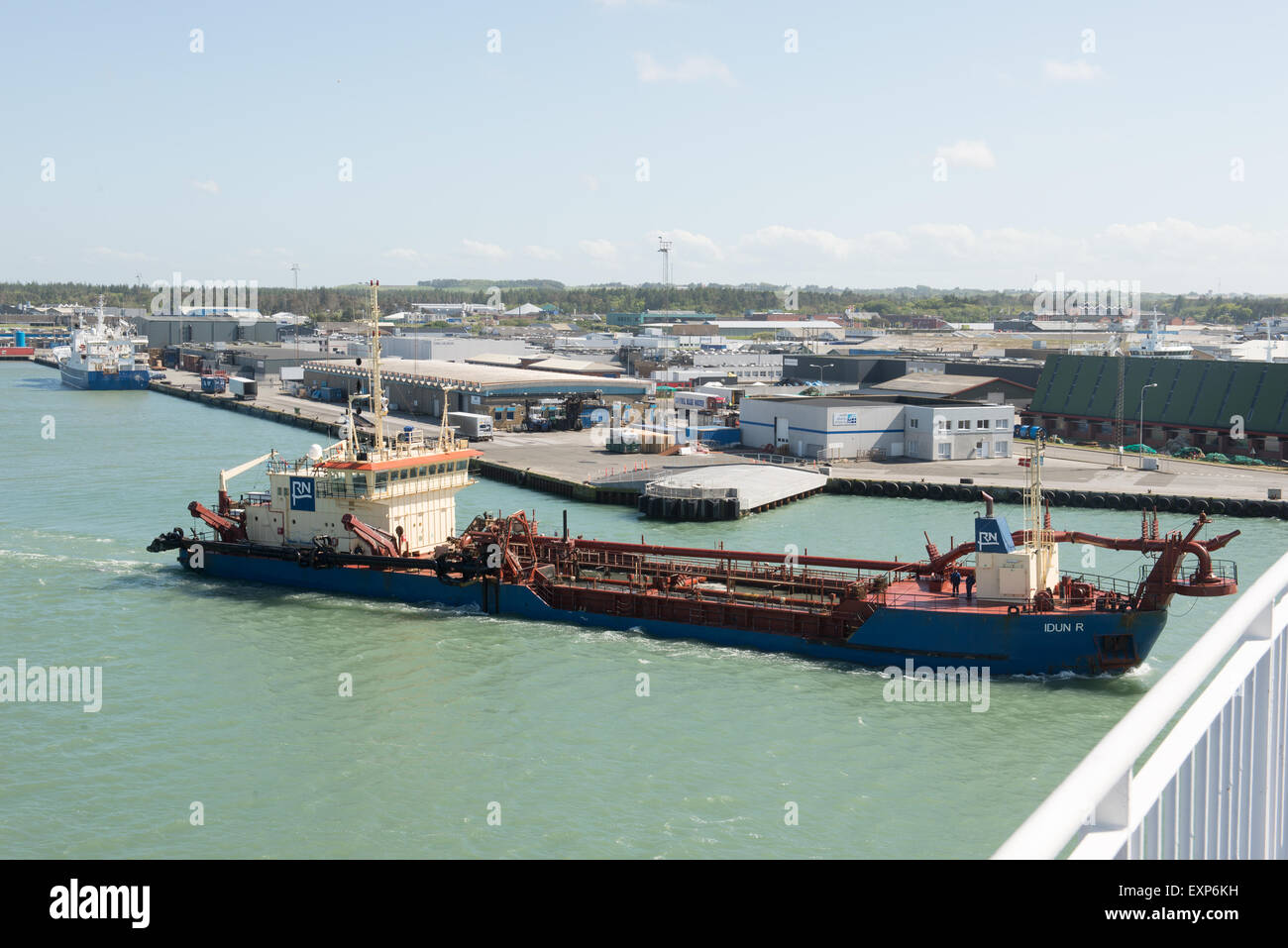 Suceuse Mme Idun R sur l'eau à Hirtshals Banque D'Images