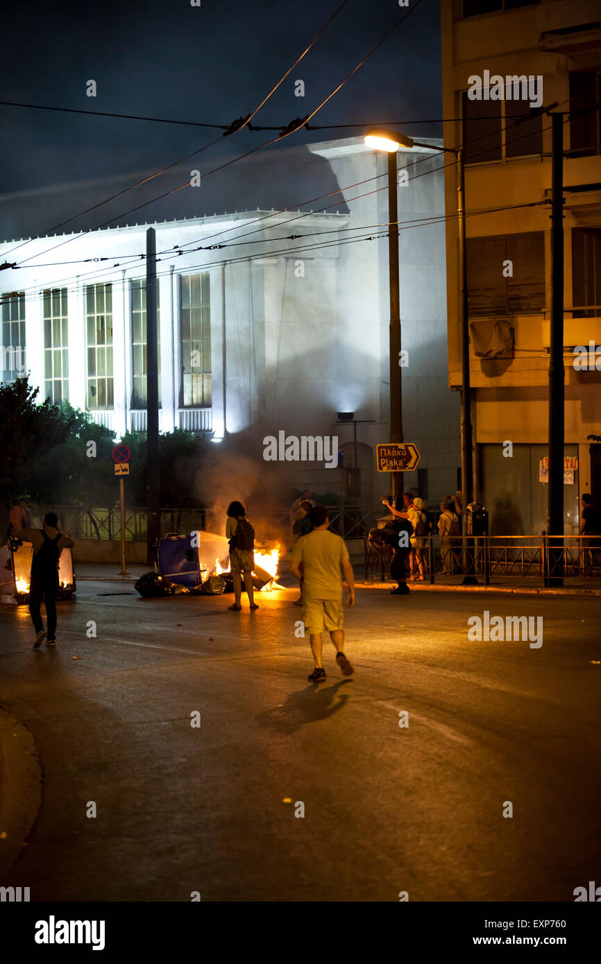 Athènes, Grèce. 15 juillet, 2015. Dommages causés par les anarchistes au cours de la lutte contre les manifestations d'austérité à Athènes alors que le 3e vote de renflouement est duscussed dans le parlement grec. Crédit : Martin Garnham/Alamy Live News Banque D'Images