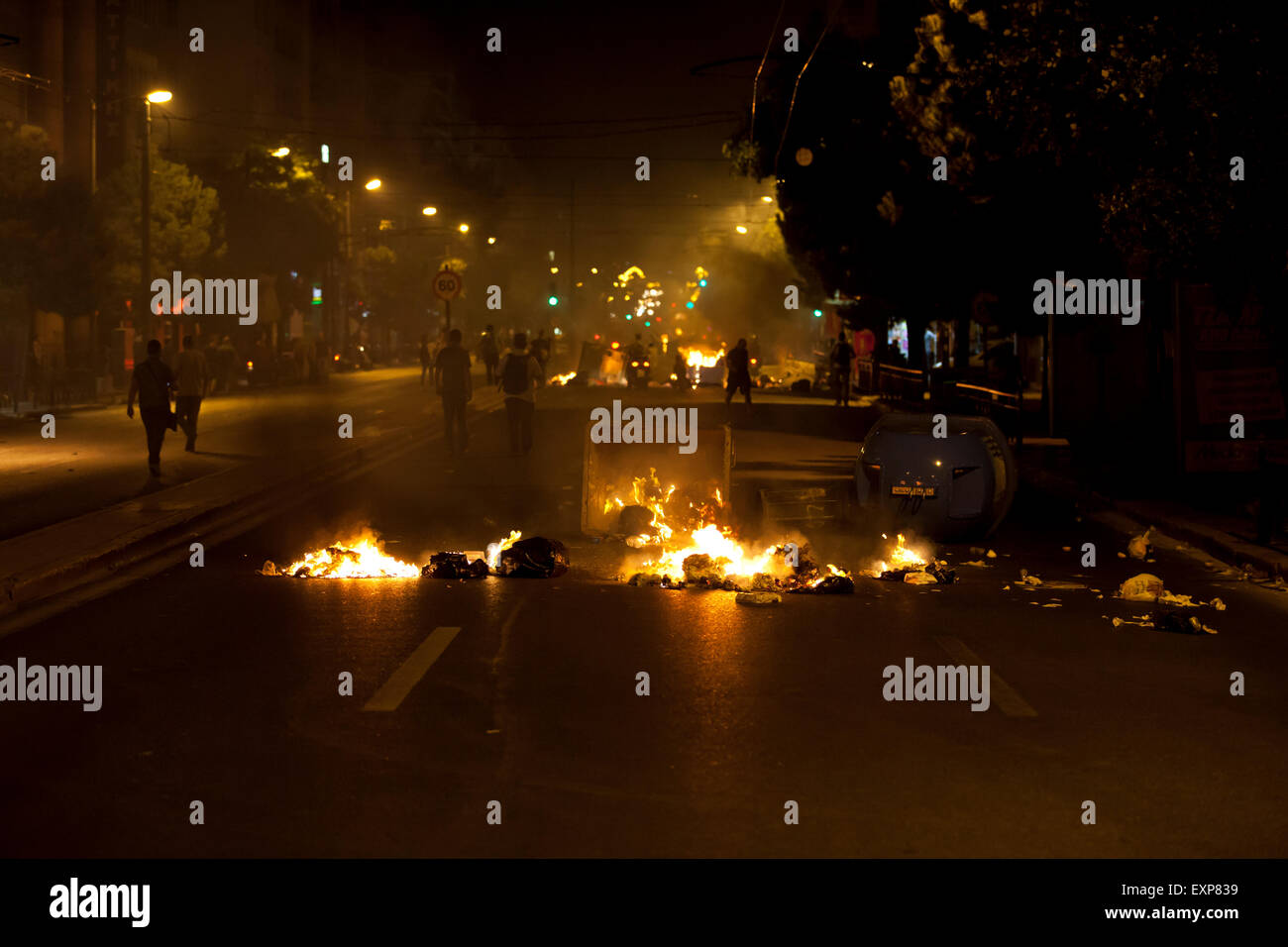 Athènes, Grèce. 15 juillet, 2015. Dommages causés par les anarchistes au cours de la lutte contre les manifestations d'austérité à Athènes alors que le 3e vote de renflouement est duscussed dans le parlement grec. Crédit : Martin Garnham/Alamy Live News Banque D'Images