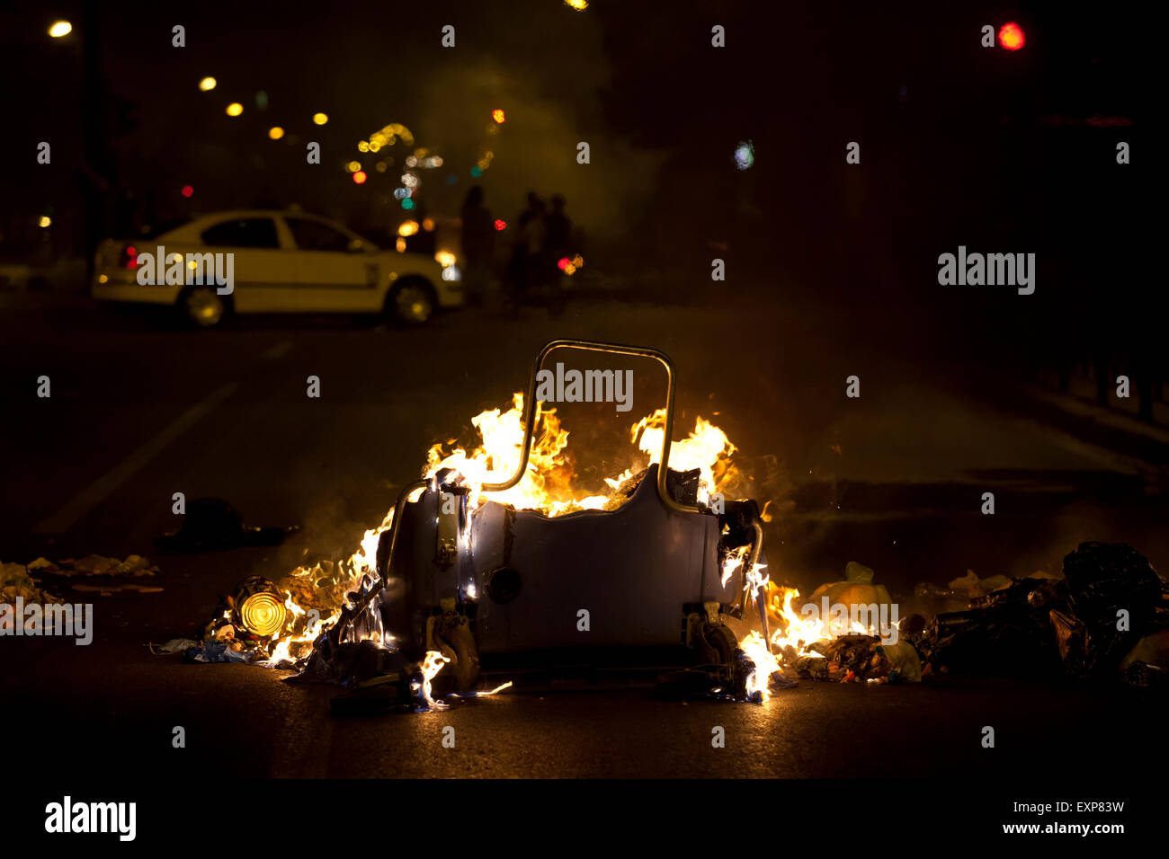 Athènes, Grèce. 15 juillet, 2015. Dommages causés par les anarchistes au cours de la lutte contre les manifestations d'austérité à Athènes alors que le 3e vote de renflouement est duscussed dans le parlement grec. Crédit : Martin Garnham/Alamy Live News Banque D'Images