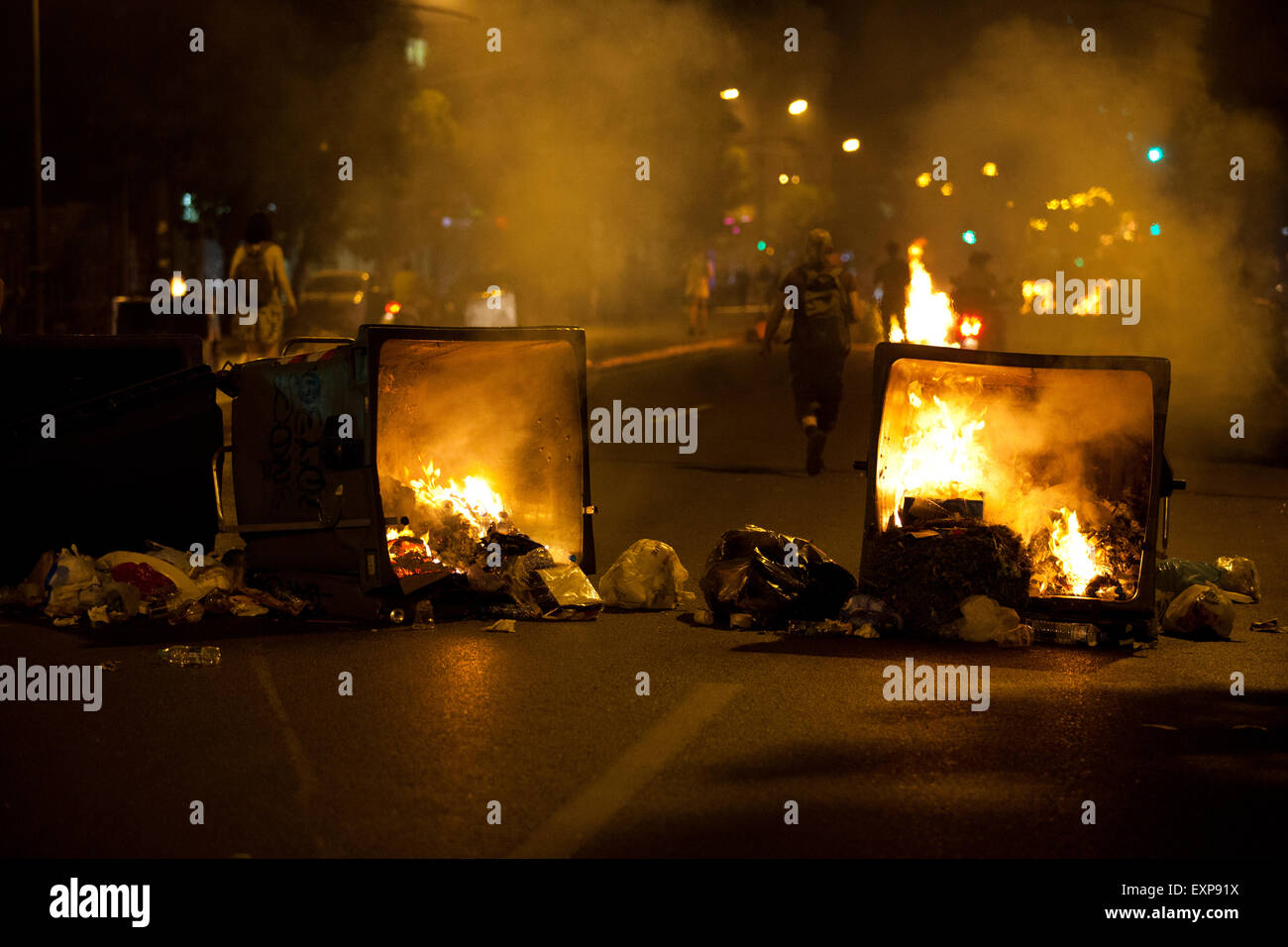 Athènes, Grèce. 15 juillet, 2015. Dommages causés par les anarchistes au cours de la lutte contre les manifestations d'austérité à Athènes alors que le 3e vote de renflouement est duscussed dans le parlement grec. Crédit : Martin Garnham/Alamy Live News Banque D'Images