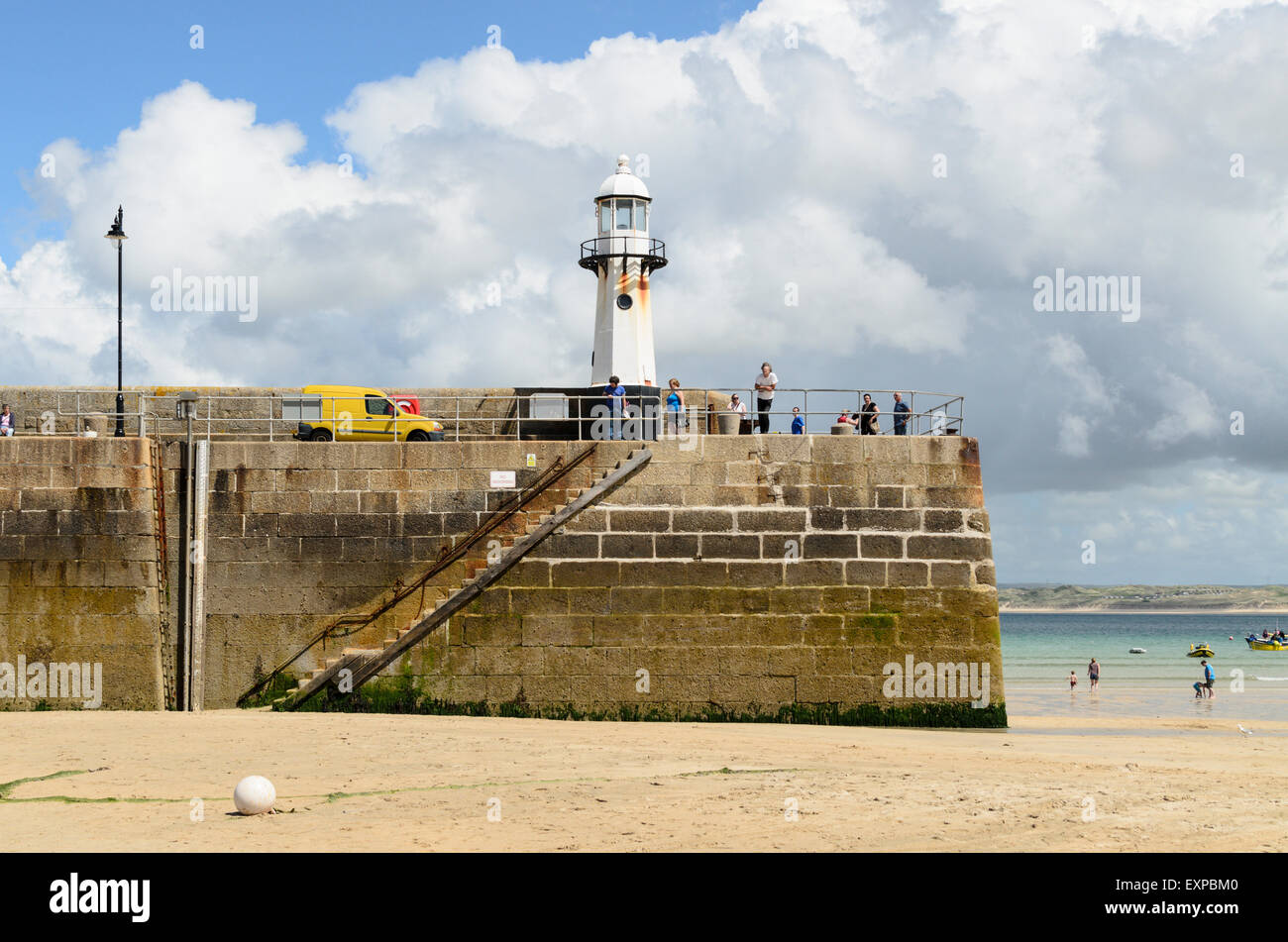 Smeaton's Pier, St Ives, Cornwall, England, UK, à marée basse. Banque D'Images