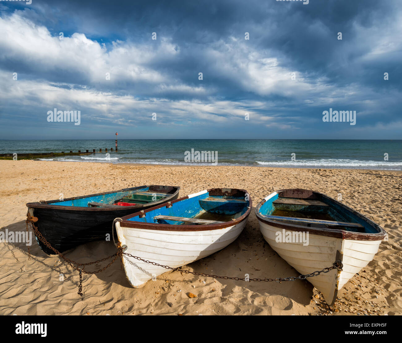Bateaux sur la plage de Bournemouth à Durley Chine Banque D'Images