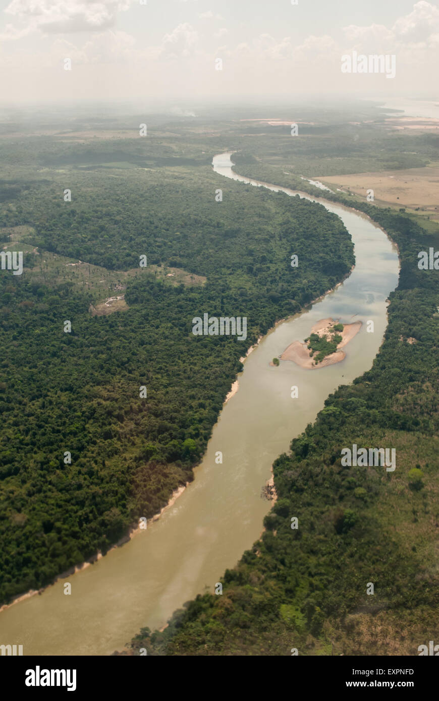 Maraba, l'État de Para au Brésil. Vue aérienne de la rivière Itacaiunas, s'approchant de la ville depuis le sud Banque D'Images