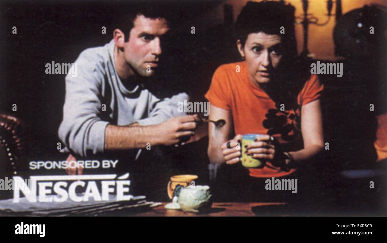 1990 UK Nescafe Sponsors Amis Pub TV (pince) Banque D'Images