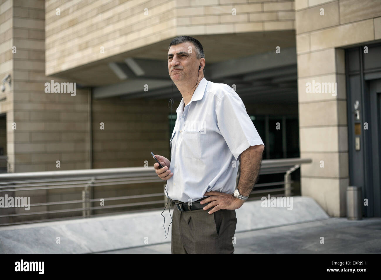 Yannis Chatziantoniou (55), avocat spécialisé en droit commercial, a demandé au centre d'Athènes (Grèce), sur le vote parlementaire ce matin sur un nouveau plan d'austérité comme condition préalable à des négociations sur un autre plan de sauvetage grec à Athènes, Grèce, 16 juillet 2015 : 'Je ne suis pas en colère, mais je crois que ce programme ne peut être mis en oeuvre. Il y a trop de gros problèmes dans la société, dans l'économie. Peuple grec face à une crise concernant leur croyance en l'avenir." Photo : afp/Baltagiannis Socrates Banque D'Images