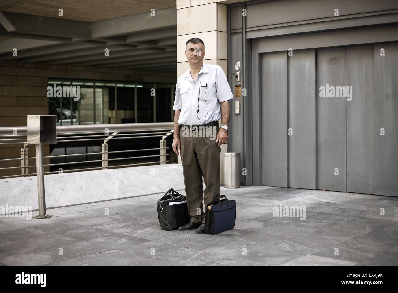 Yannis Chatziantoniou (55), avocat spécialisé en droit commercial, a demandé au centre d'Athènes (Grèce), sur le vote parlementaire ce matin sur un nouveau plan d'austérité comme condition préalable à des négociations sur un autre plan de sauvetage grec à Athènes, Grèce, 16 juillet 2015 : 'Je ne suis pas en colère, mais je crois que ce programme ne peut être mis en oeuvre. Il y a trop de gros problèmes dans la société, dans l'économie. Peuple grec face à une crise concernant leur croyance en l'avenir." Photo : afp/Baltagiannis Socrates Banque D'Images