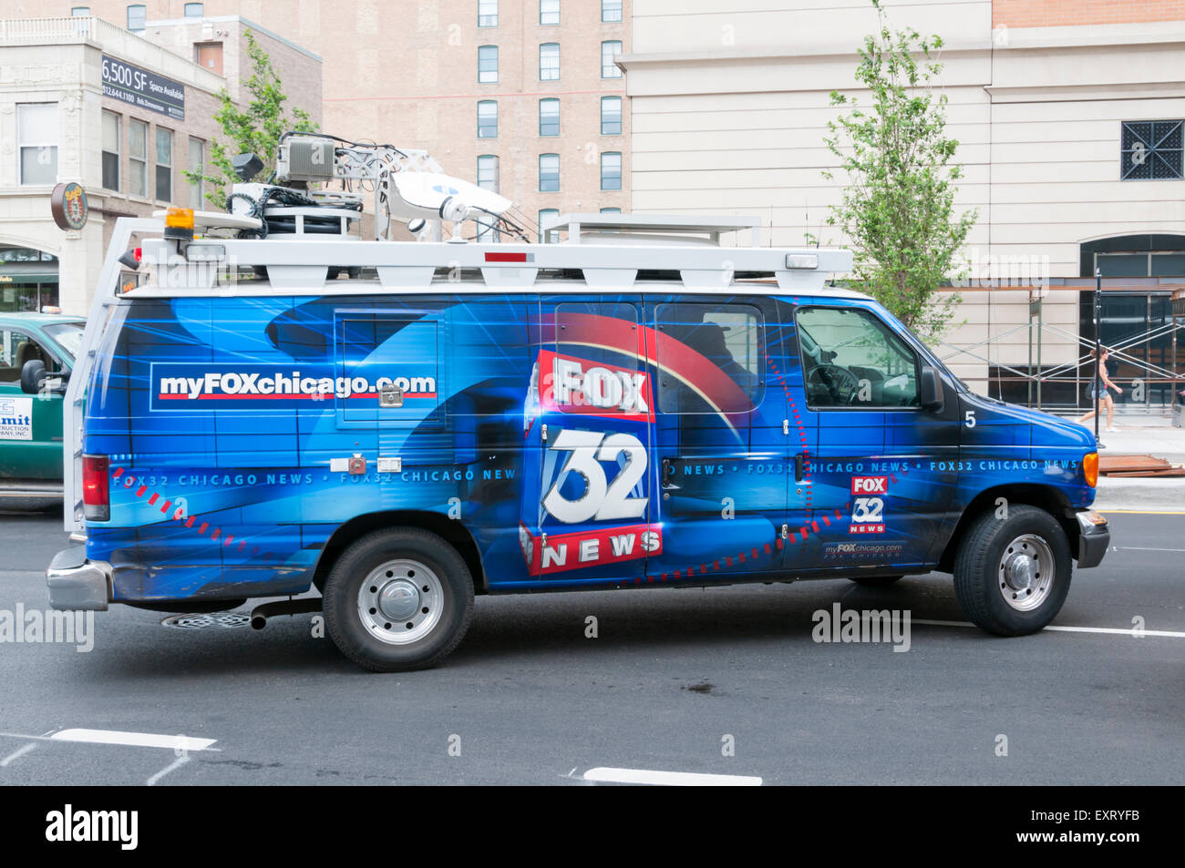 Un car régie de Fox News sur les rues de Chicago. Banque D'Images