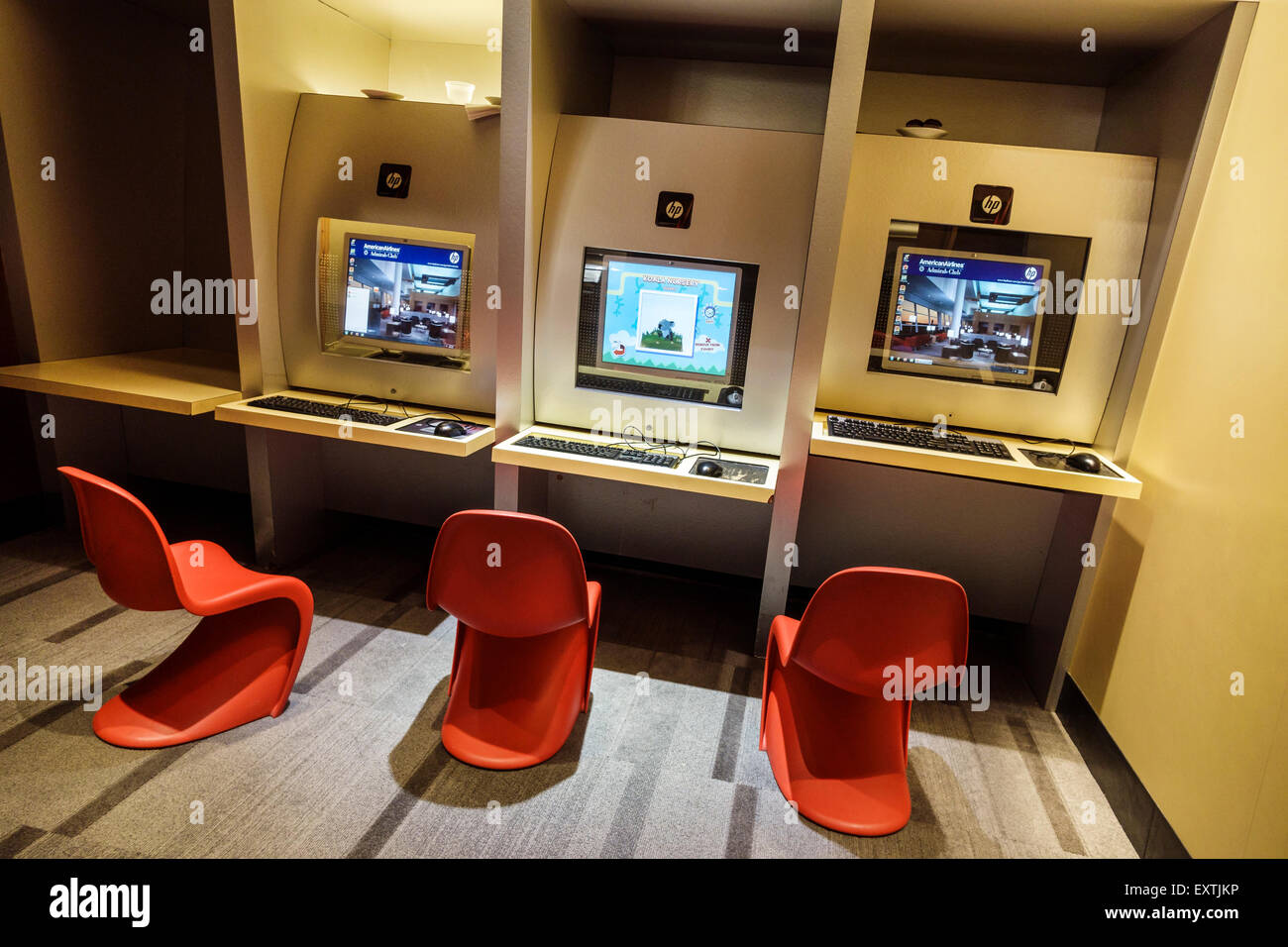 Dallas Texas, Dallas ft. Aéroport international de fort Worth, DFW, American Airlines, Admirals Club, terminal, salon exécutif, homme hommes, intérieur intérieur, HP Banque D'Images