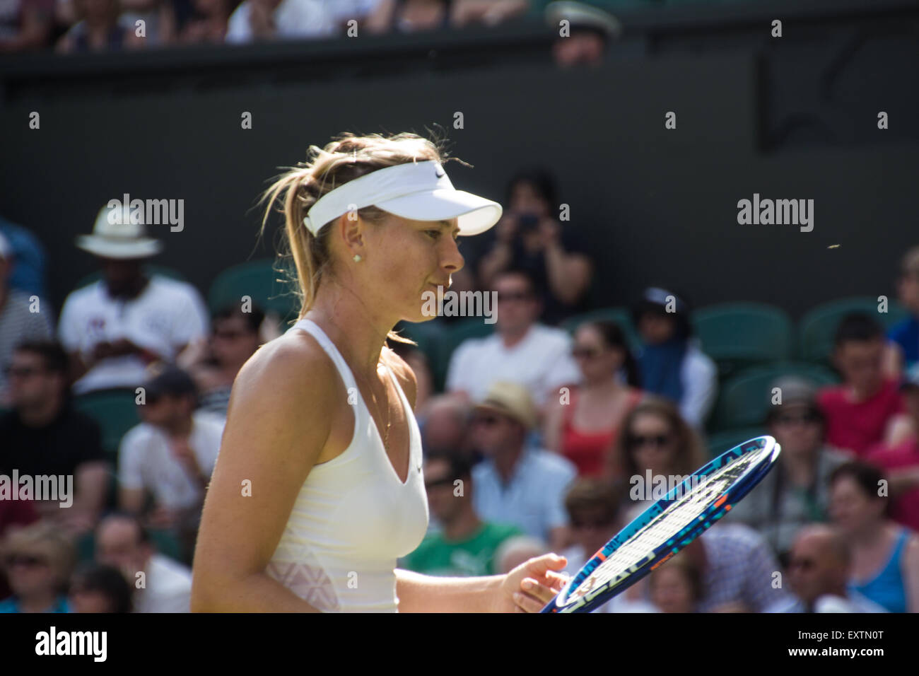 Maria Sharapova, le Court Central de Wimbledon, 2015 le jour 1 Banque D'Images