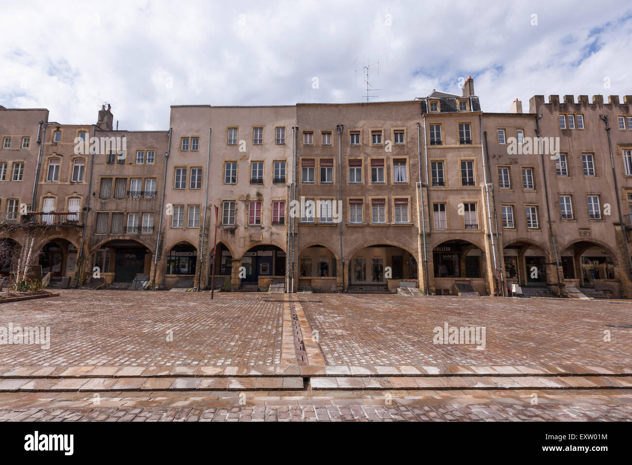 Place Saint-Louis, Metz une place médiévale avec des arcades Banque D'Images