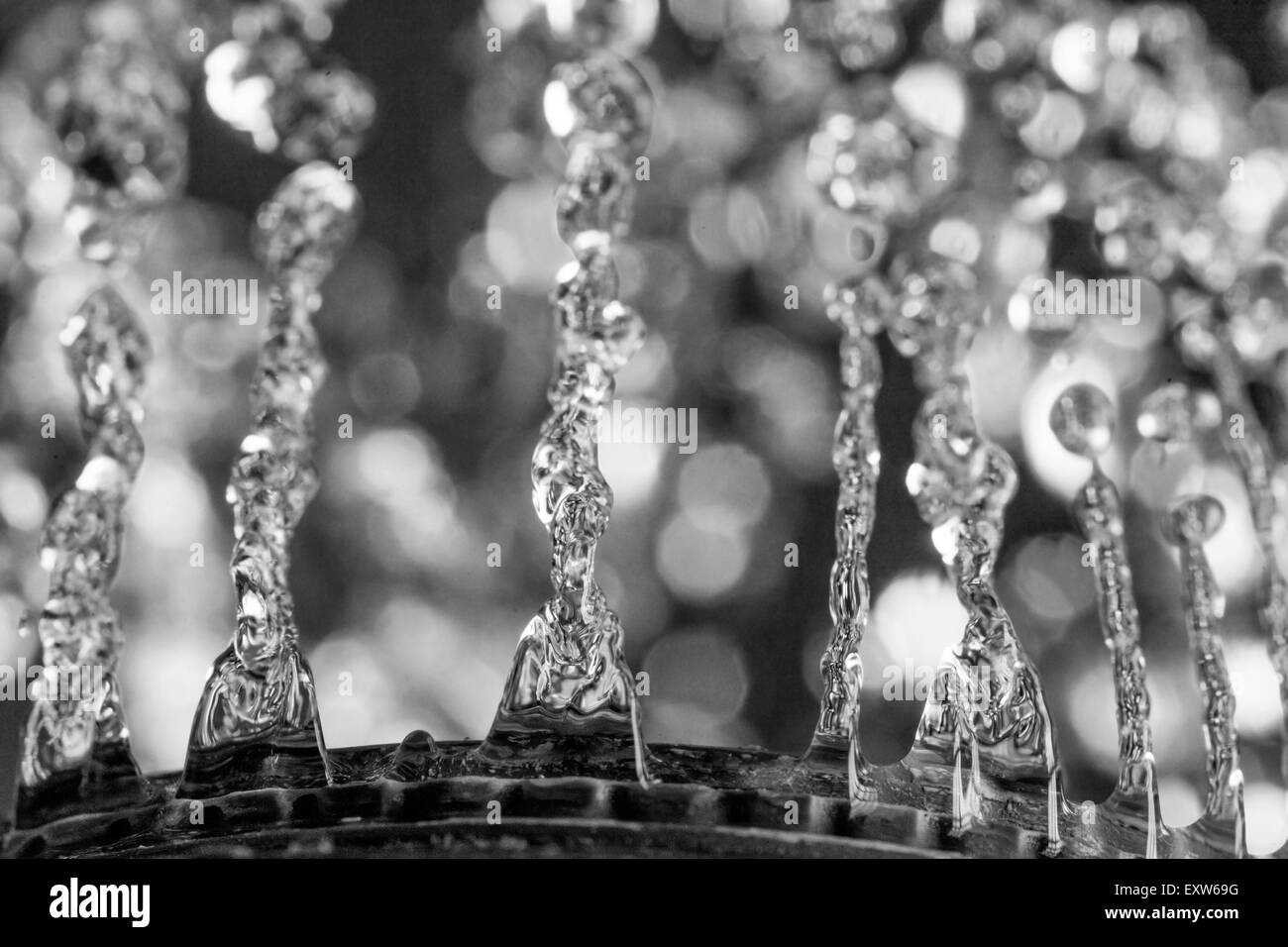 Gouttes d'eau et d'arrière-plan flou macro shot Banque D'Images