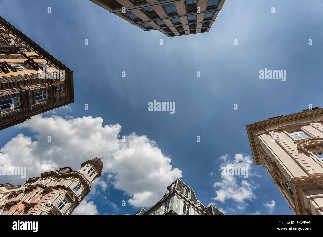 Maisons à carrefour Grosse Theaterstrasse, Colonnaden, Gustav-Mahler-Platz, Fehlandstrasse, Hambourg, Allemagne, Europe Banque D'Images