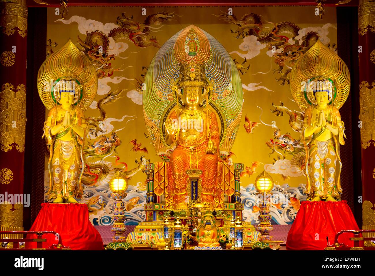 Statues, Buddha Tooth Relic Temple, Singapour, l'Asie Banque D'Images