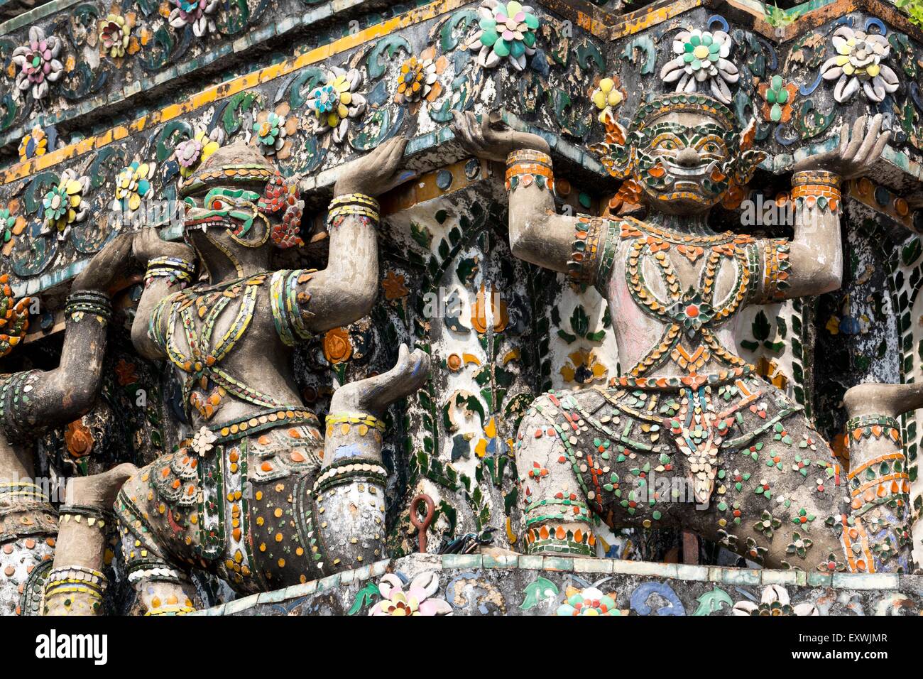Prang, statues, Wat Arun, Bangkok, Thailande, Asie Banque D'Images
