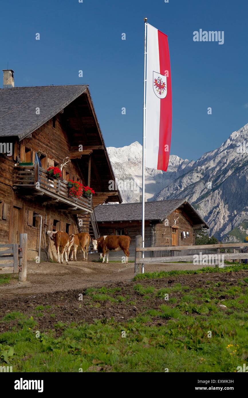 Chalet de montagne dans les montagnes de Karwendel, Tyrol, Autriche Banque D'Images