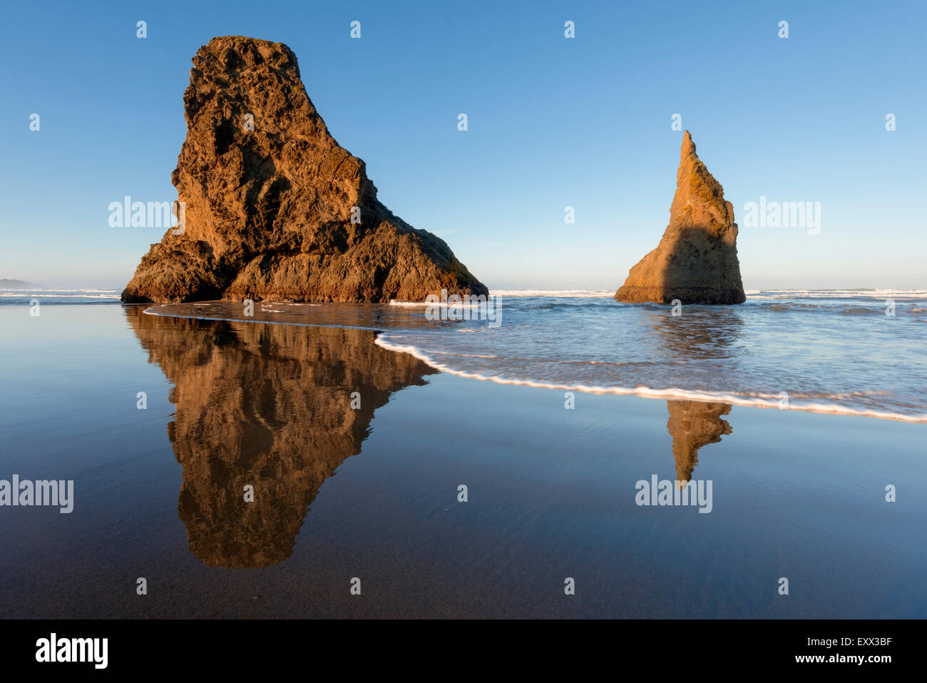 Rock formations on beach Banque D'Images