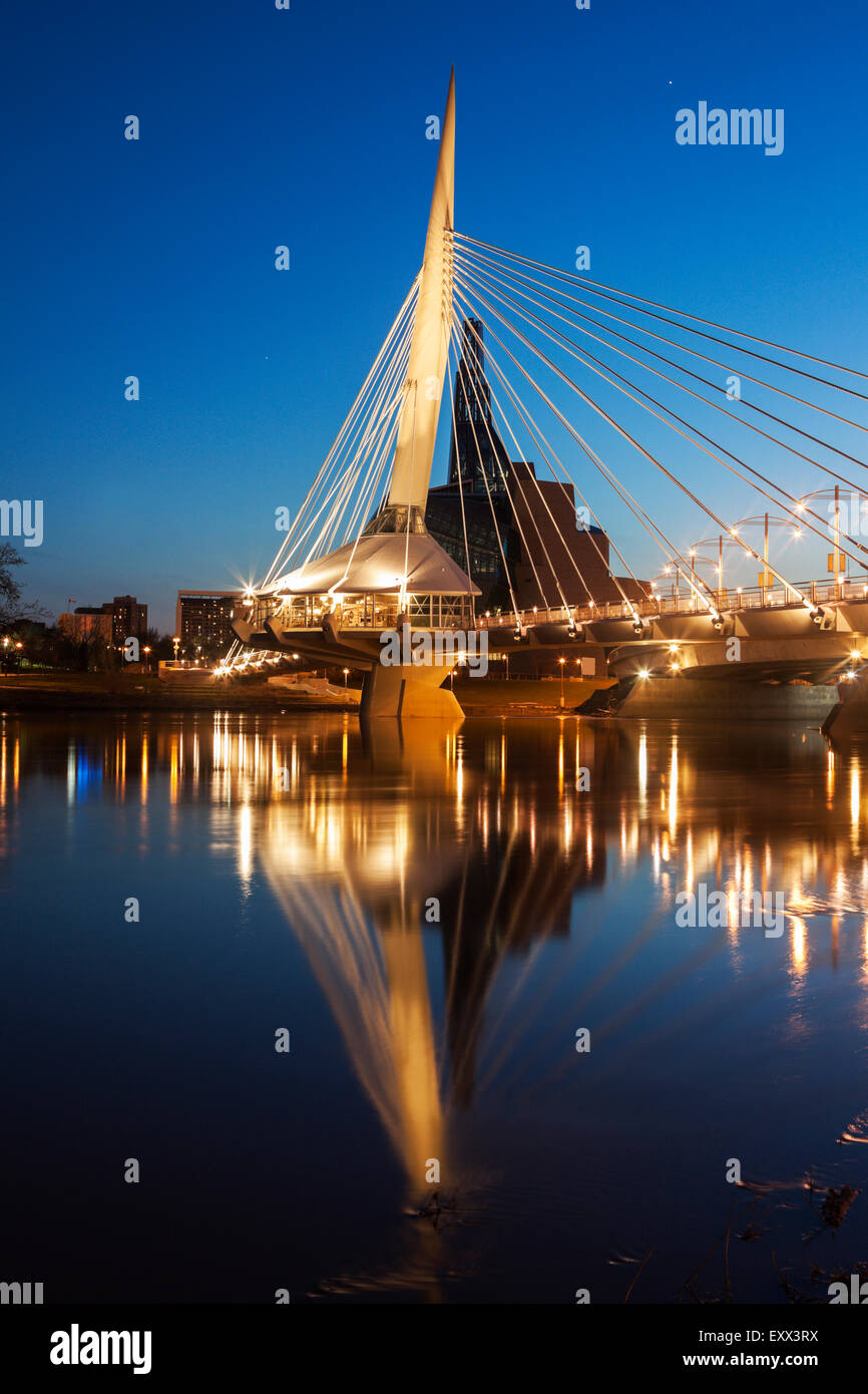 Musée canadien pour les droits de l'homme et le pont Esplanade Riel Banque D'Images