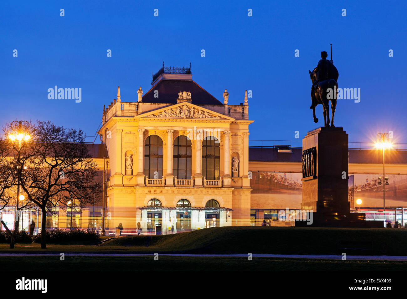 Bâtiment éclairé de gare principale Banque D'Images