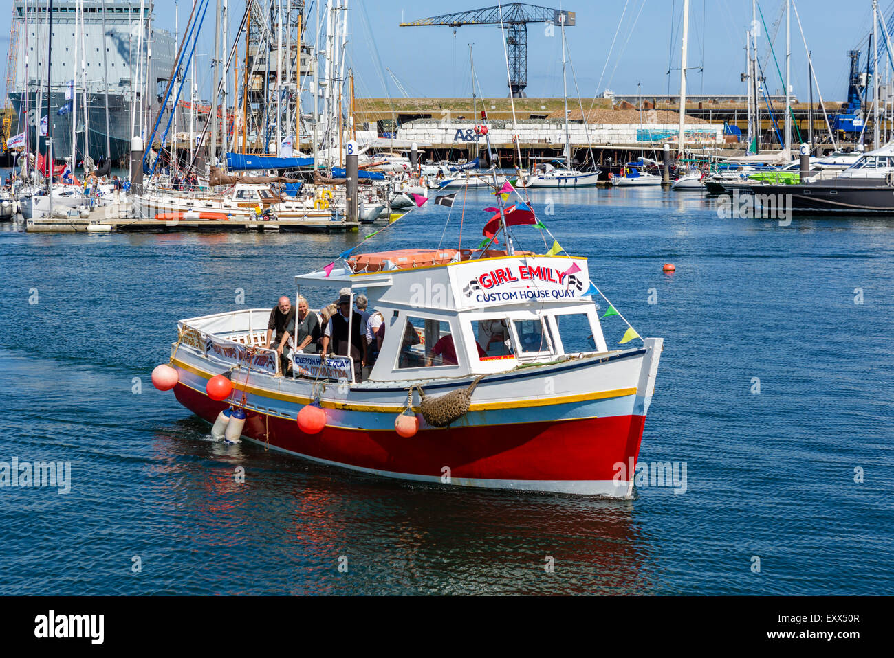 Voyage en bateau de retour au port, Custom House Quay, Falmouth, Cornwall, England, UK Banque D'Images