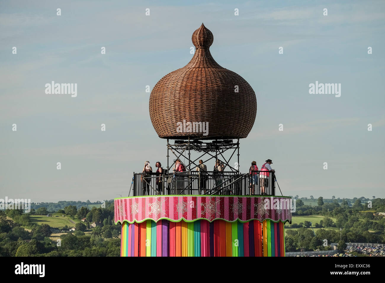 Le haut niveau donnent à Glastonbury Festival à Digne Ferme le 25/06/2015 à Digne ferme, Glastonbury. Les festivaliers se détendre le jeudi précédant le festival commence pour de bon. Photo par Julie Edwards Banque D'Images