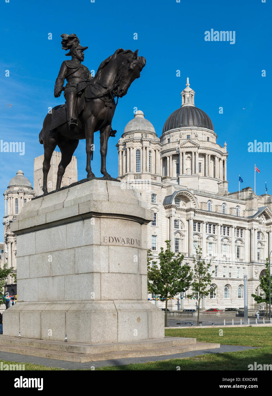 Edward VII statue devant le port de Liverpool Building, ou bureau Dock, Liverpool, Angleterre, Royaume-Uni Banque D'Images