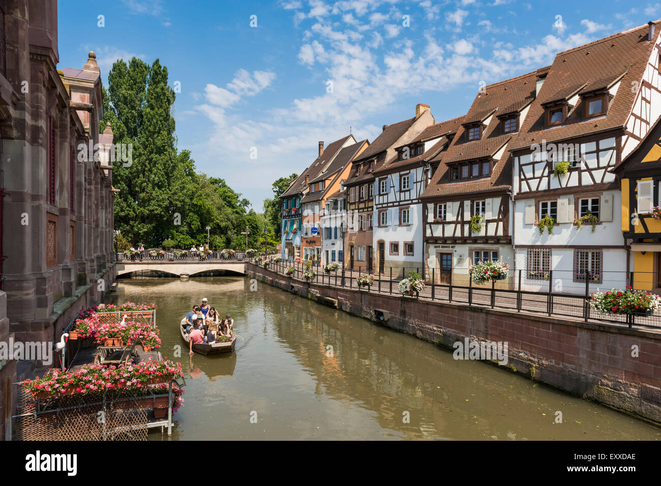 Colmar, Alsace, France - maisons médiévales et touristes à petite Venise ou quartier de la petite Venise, vieille ville Banque D'Images