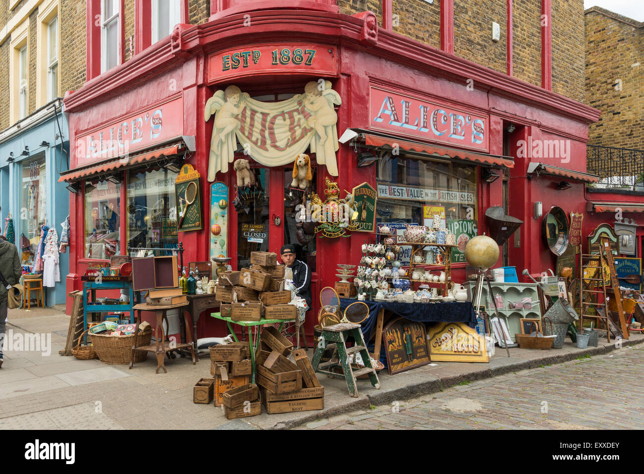 Alice's antiques shop sur Portobello Road, London, England, UK Banque D'Images