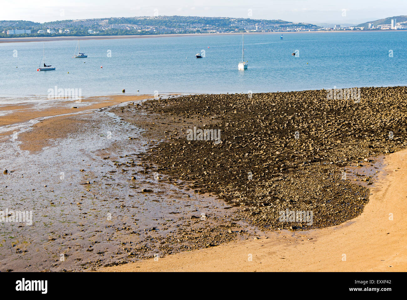 Plage à marée basse, la baie de Swansea, marmonne, péninsule de Gower, South Wales, UK Banque D'Images