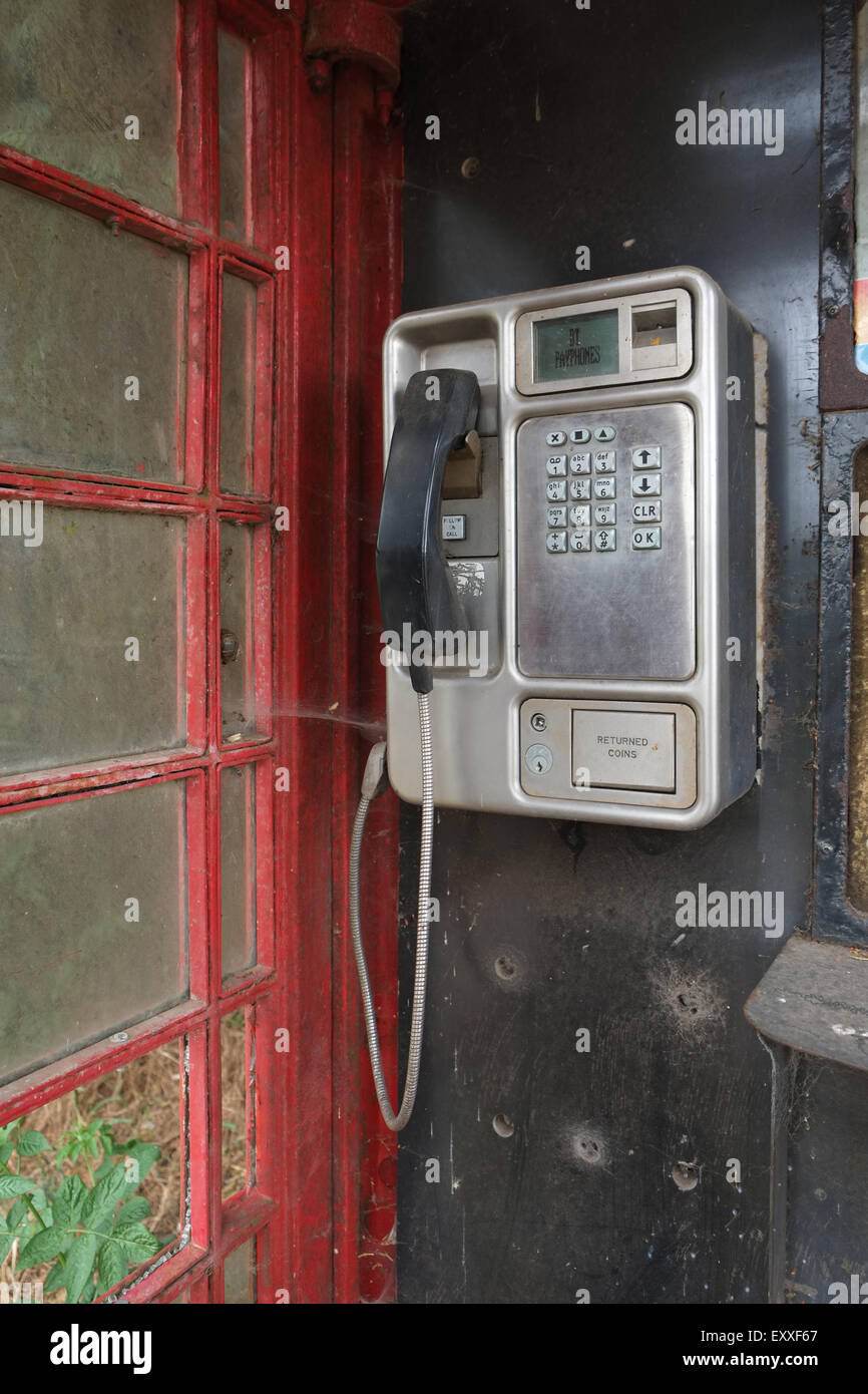 BT payphone dans téléphone rouge fort. Banque D'Images