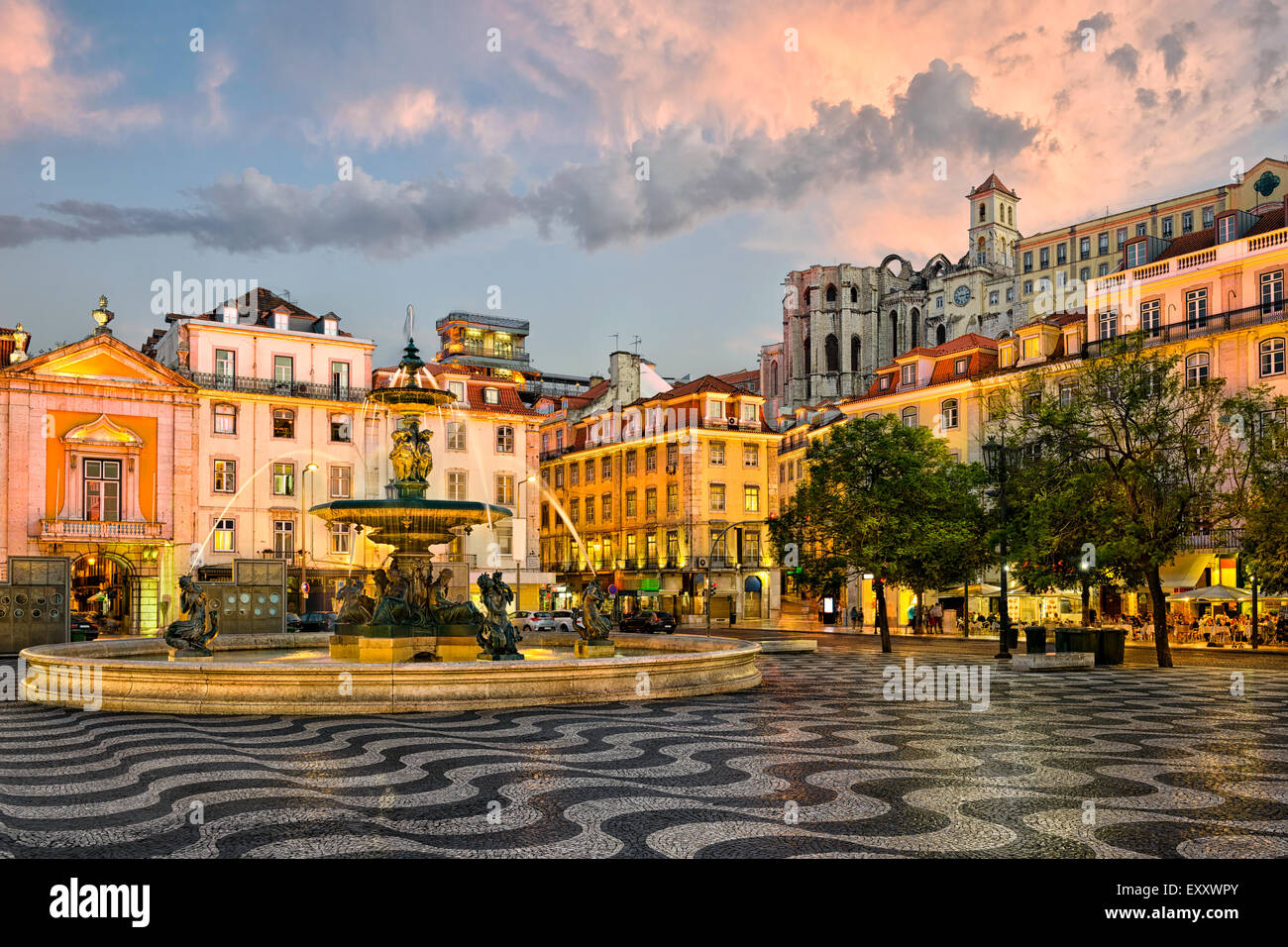 La place Rossio et ascenseur de Santa Justa à Lisbonne, Portugal Banque D'Images