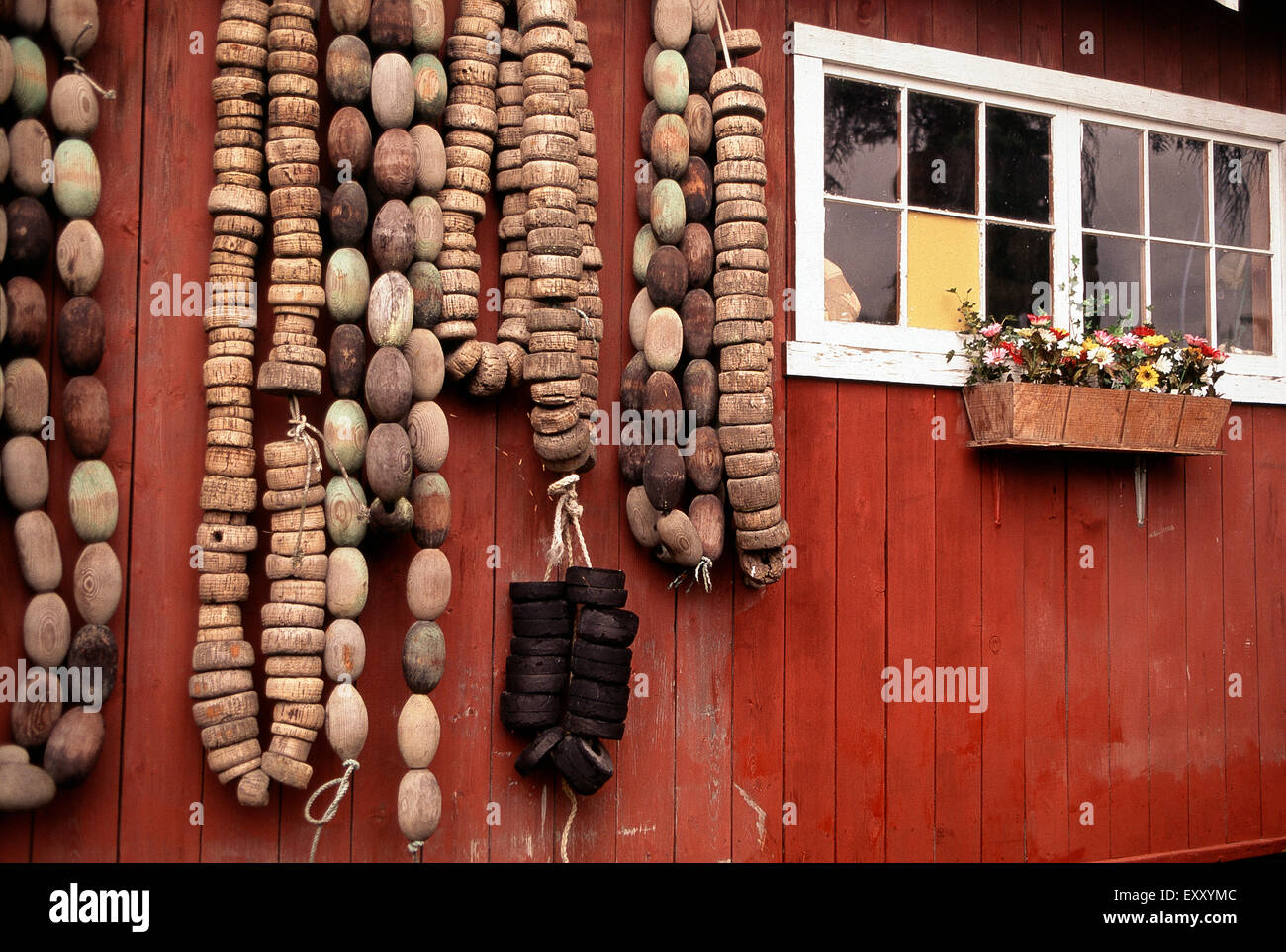 Flotte de pêche accroché sur un mur, Petersburg, Alaska Banque D'Images