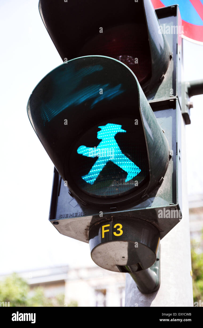 Ampelmann vert feu de circulation à Berlin, Allemagne Banque D'Images