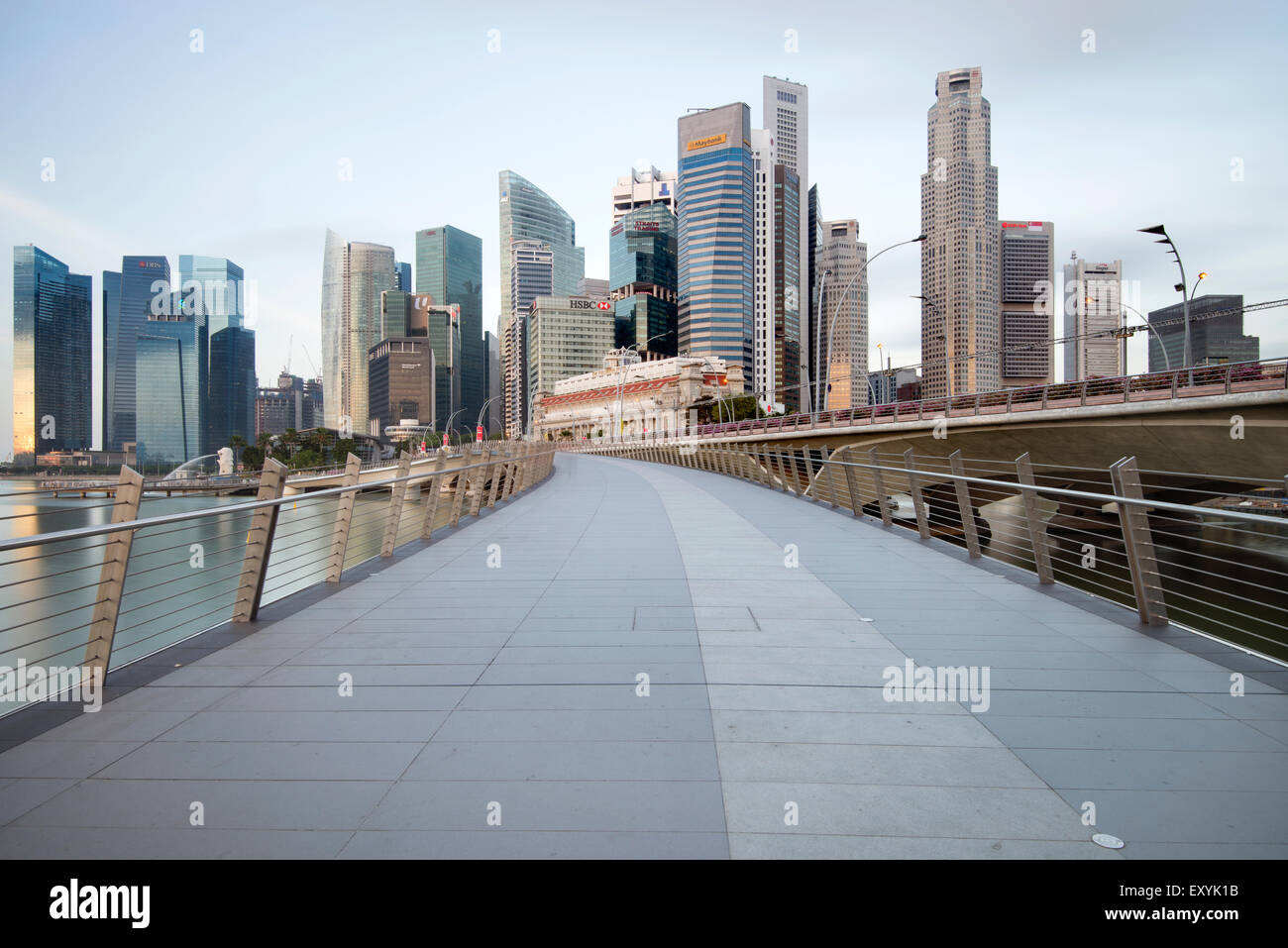 Gratte-ciel de Singapour et jubilee bridge Banque D'Images