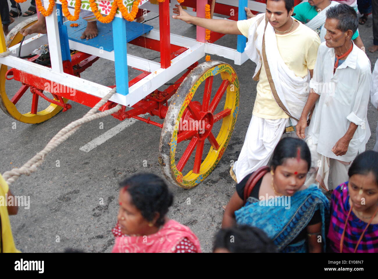 Sylhet, Bangladesh. 18 juillet, 2015. Le Rath Yatra annuel Jagannath est un célèbre festival hindou attirant des milliers de personnes. Le Rath Yatra à Sylhet est l'un des événements les plus importants pour la communauté hindoue du Bangladesh. © Md. Akhlas Uddin/Pacific Press/Alamy Live News Banque D'Images