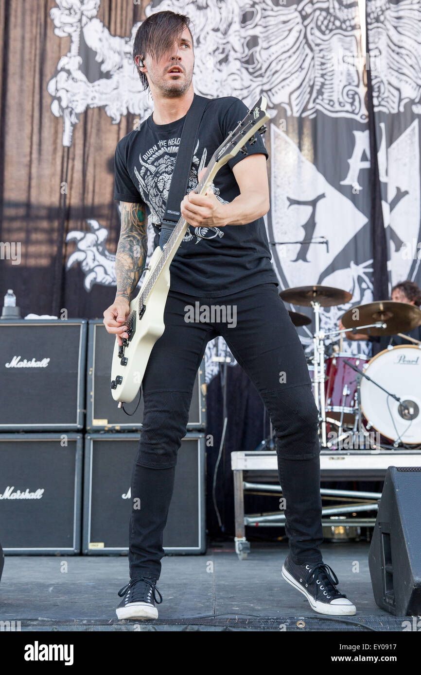 Oshkosh, Wisconsin, USA. 17 juillet, 2015. Le guitariste JERRY HORTON de Papa Roach effectue live at the Rock USA music festival à Oshkosh, Wisconsin © Daniel DeSlover/ZUMA/Alamy Fil Live News Banque D'Images