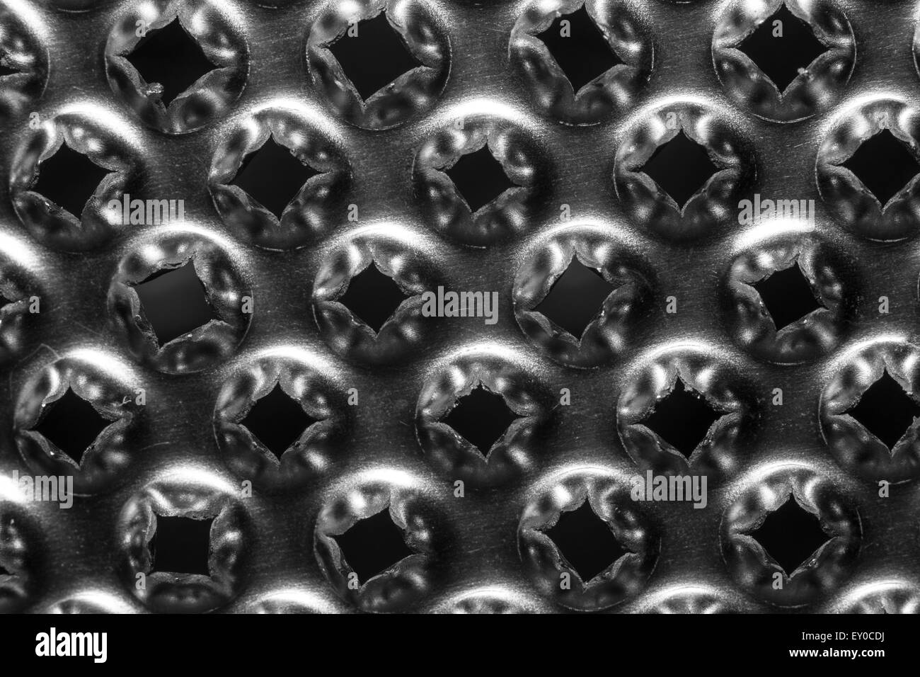 Macro noir et blanc d'une râpe à fromage Banque D'Images