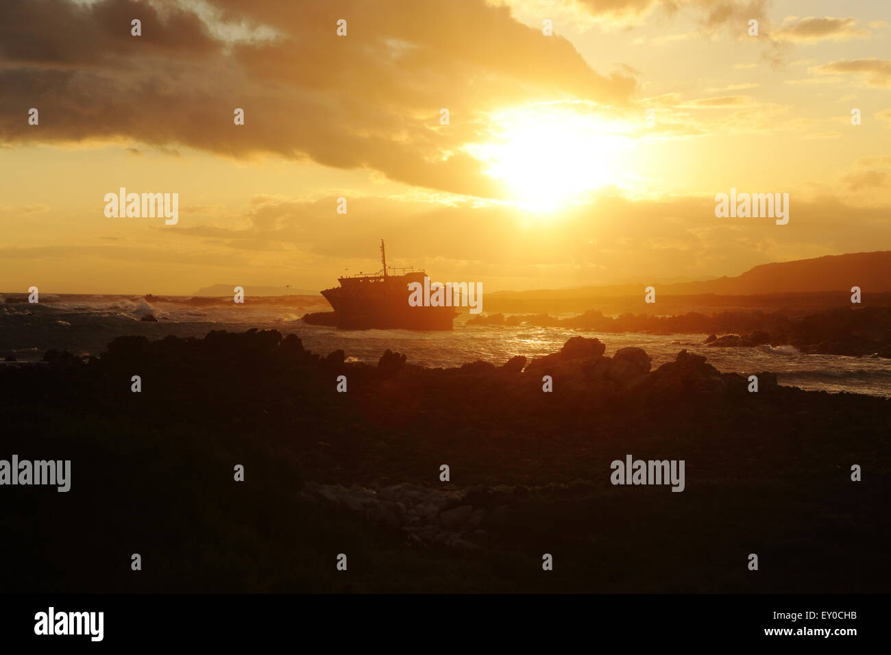Vue du coucher de soleil du Meisho Maru à cap Agulhas Banque D'Images