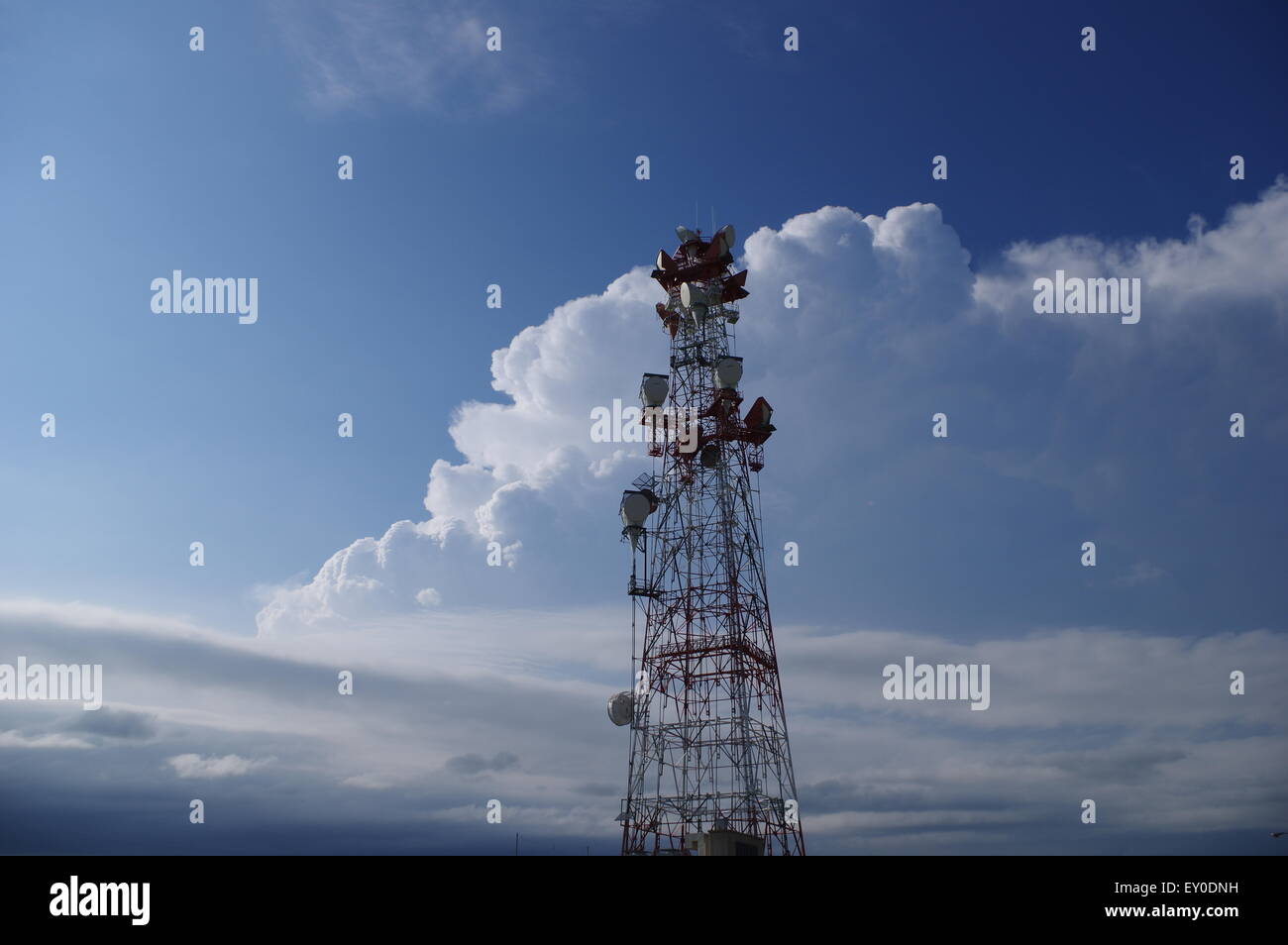 Tour de diffusion des communications Banque D'Images